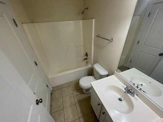 Building Photo - THE RETREAT NORTH! PRE-LEASING FOR AUGUST 2026!