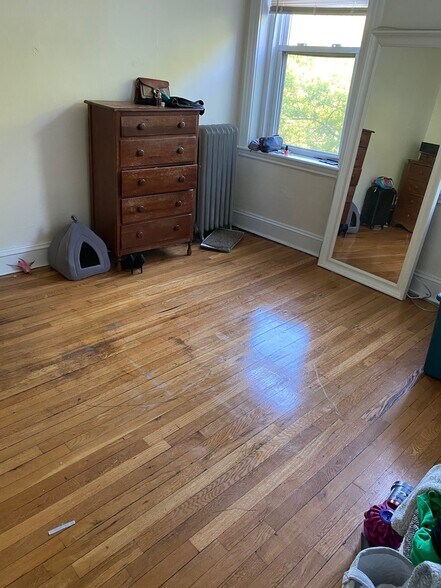 Building Photo - 364 Riverway