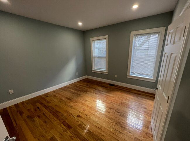 Building Photo - 134 Oxford St