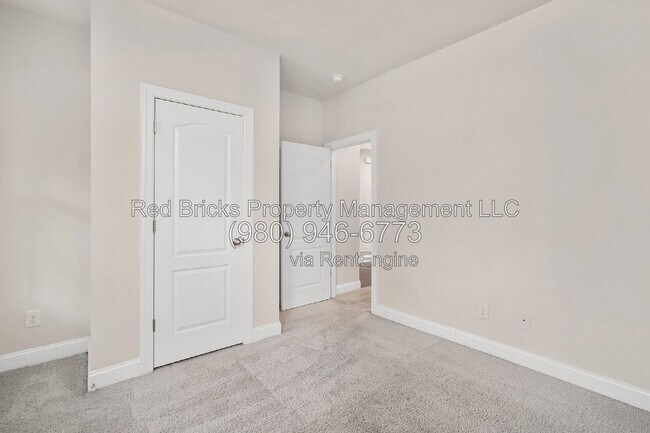 Building Photo - 127 Blossom Ridge Dr