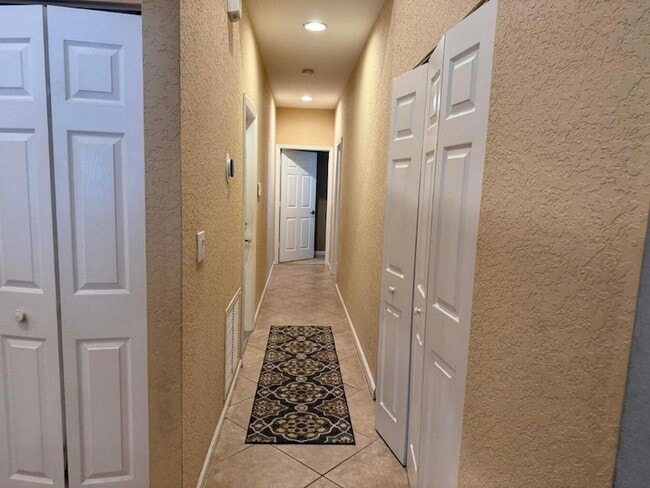 Building Photo - 328 W Coral Trace Cir