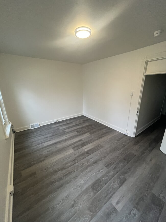 Building Photo - 542 Locust St