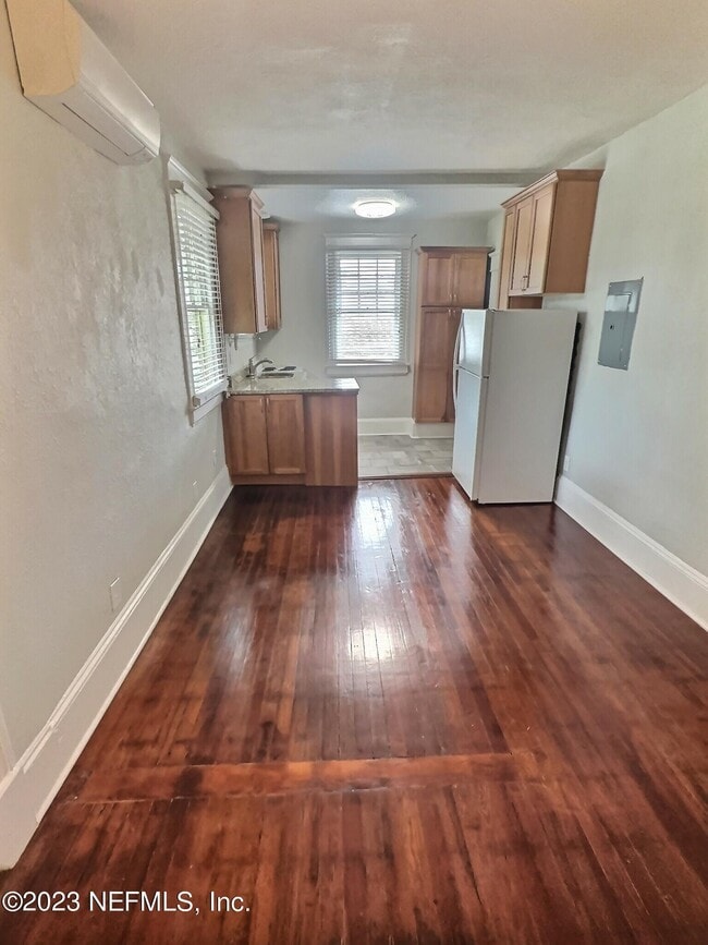 Building Photo - 2116 Herschel St