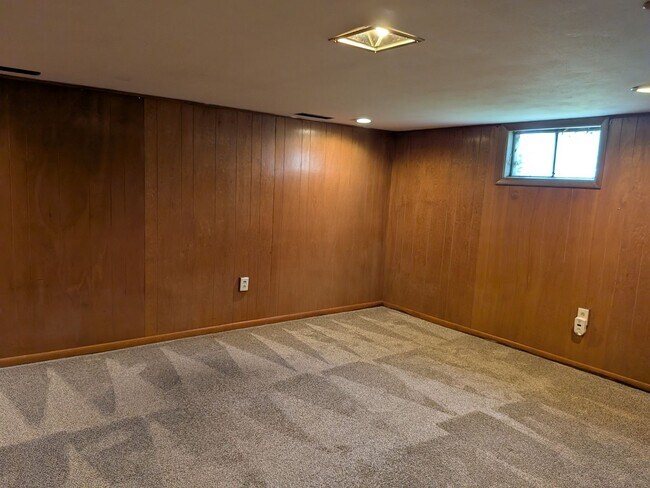 Building Photo - 805 S Fairview Rd