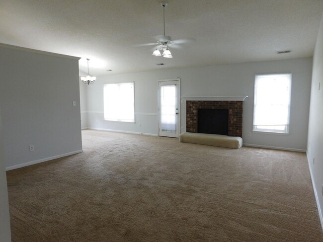 Building Photo - 210 Rivershore Dr