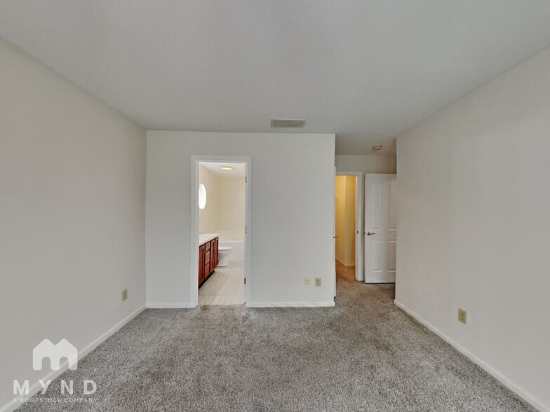 Building Photo - 704 Treyburn Lakes Way