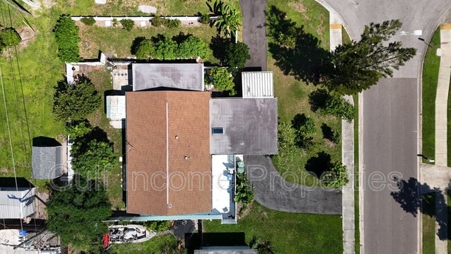 Building Photo - 3202 21st Ave W