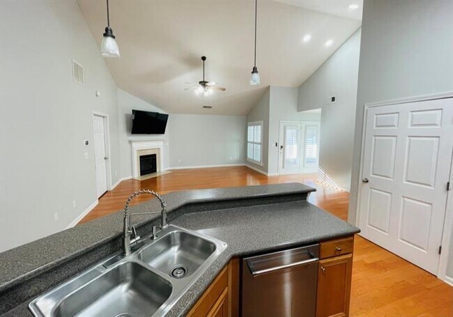 Building Photo - 2335 Gateview Ct