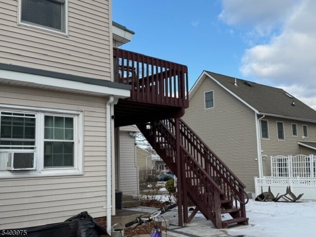 Building Photo - 10-06 1st St