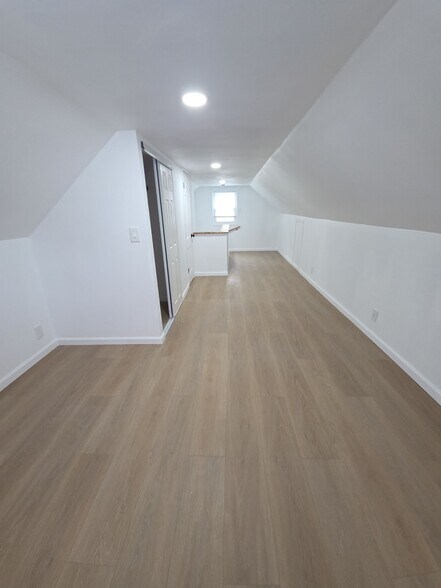 Building Photo - 509 N Rosedale Ave