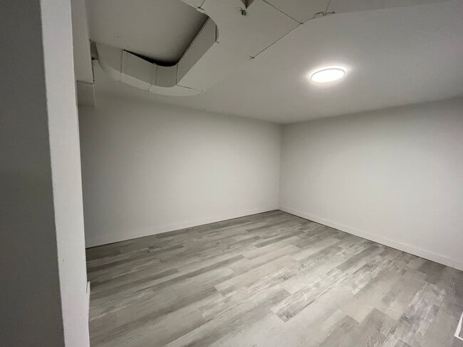 Building Photo - Newly renovated light filled 2 bedroom home with views of Rainer in Bryn Mawr-Skyway!