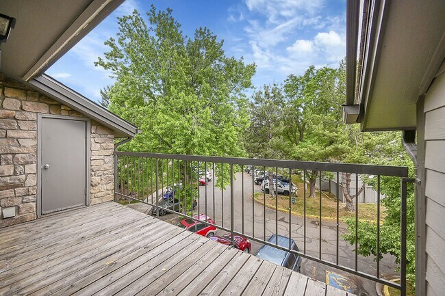 Building Photo - $1,750 - 2-Bed /1 bath Condo with Cozy Fir...