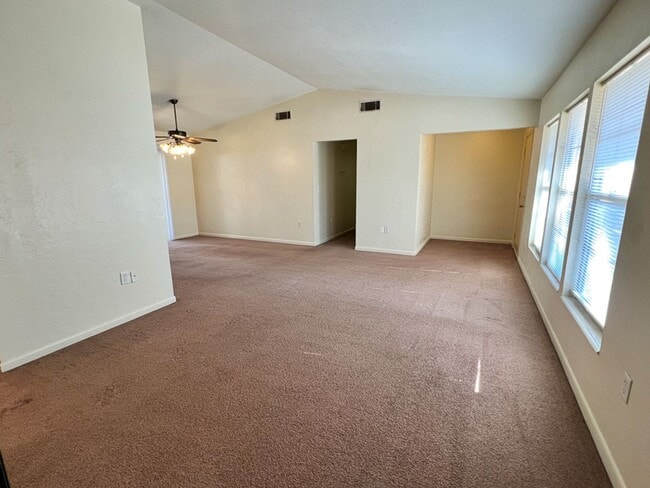 Building Photo - 3BR/2BA House in NW Gainesville  Available Mid-March