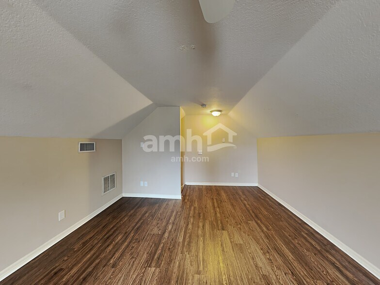 Building Photo - 6648 Thackston Dr