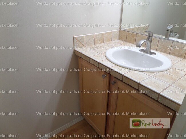 Building Photo - Meticulously Maintained 4-Bedroom Home in Sought-After Bothell Location!