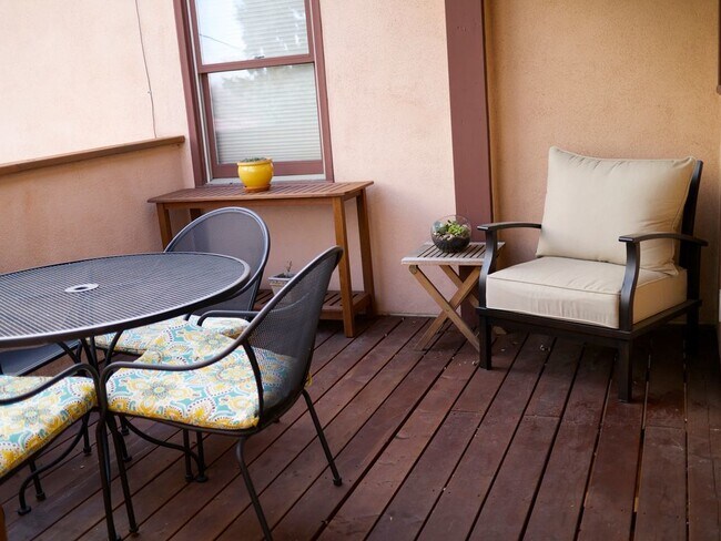 Building Photo - 4 Bed 2.5 Bath House One Block From North Boulder Park.