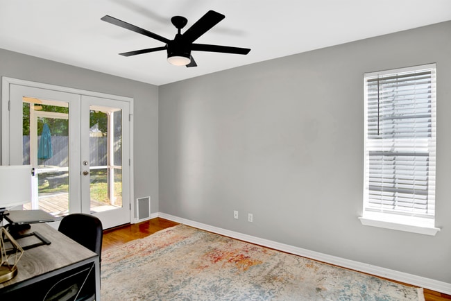 Building Photo - Innerarity Point Living at an Affordable Cost!