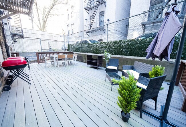 Building Photo - 5 W 101st St