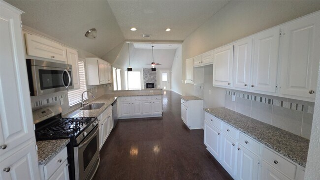 Building Photo - 13551 Pasa Robles Ln