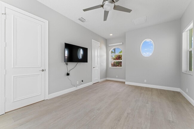 Building Photo - 128 Abondance Dr