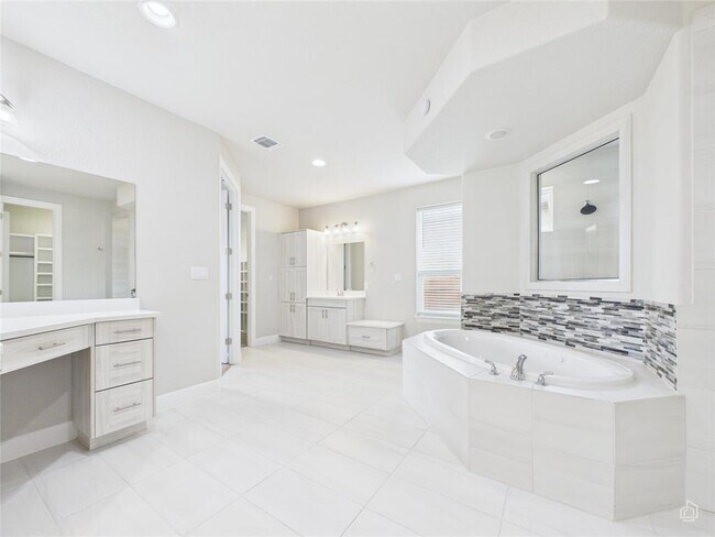 Building Photo - 111 Tabago Ct