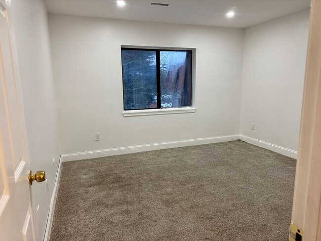 Building Photo - 685 Oak St