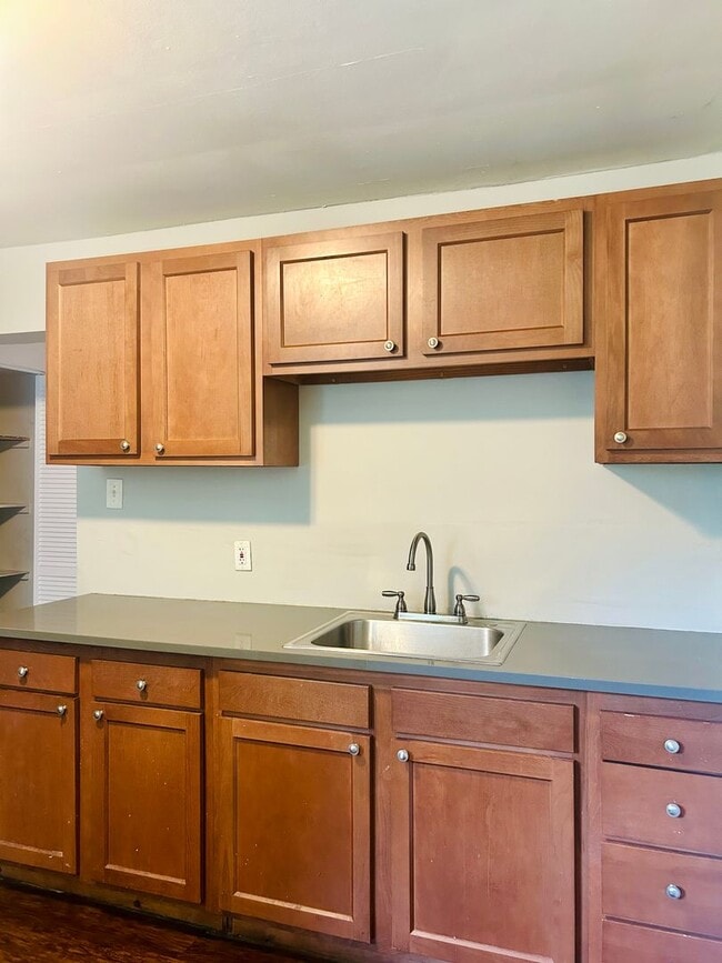 Building Photo - 2 Bedroom w/large attic space l Housing Vo...