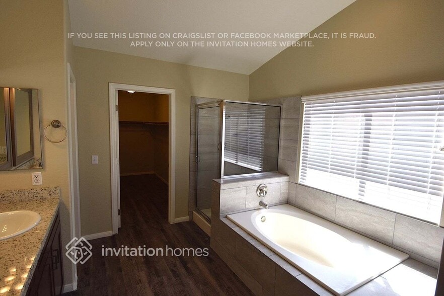 Building Photo - 2667 Ridgewater Cir
