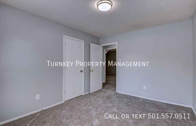 Building Photo - 1424 Mesquite Dr