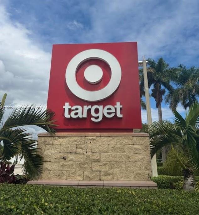 Building Photo - 2425 NE 135th St