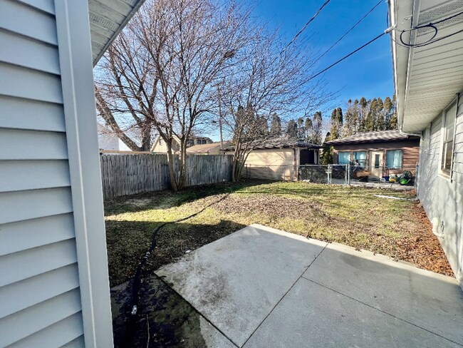 Building Photo - 2714 S 11th Pl