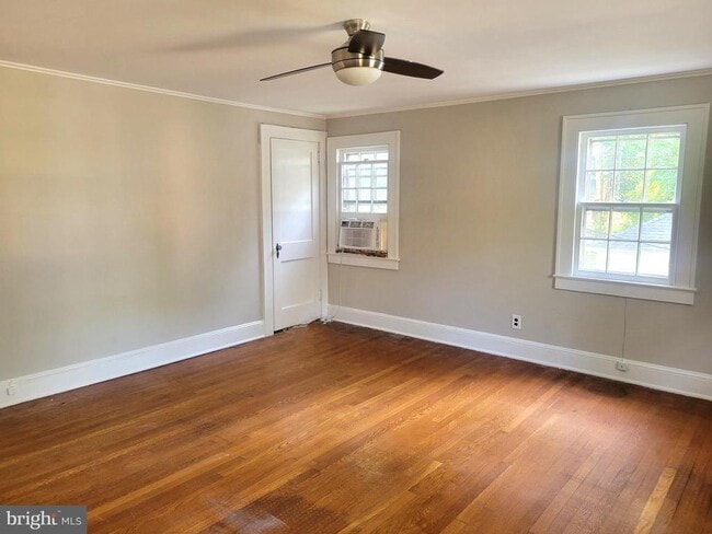 Building Photo - 905 Evergreen Ave