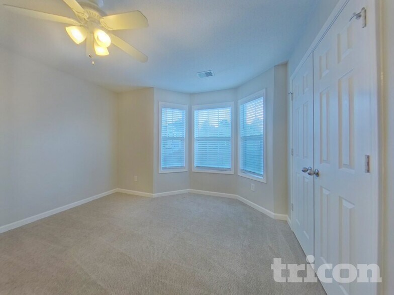 Building Photo - 15 Stable Ln