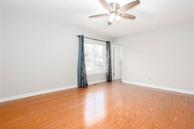Building Photo - 4049 Leicester Dr NE