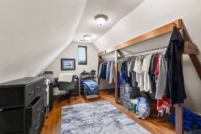 Building Photo - 1304 Riverside Dr