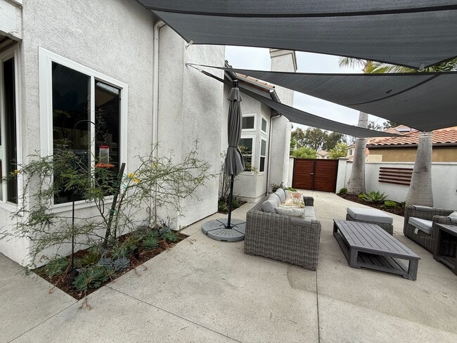 Building Photo - Gorgeous Orange Oasis Home-Available Now!