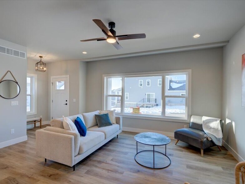 Building Photo - 139 Prairie Heights Dr