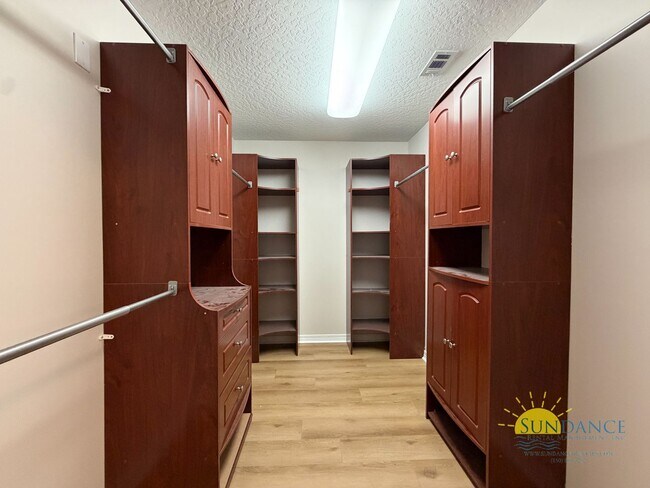 Building Photo - Updated 3BR Home in Gated Bridgeport Colony Near Hurlburt & Eglin AFB!