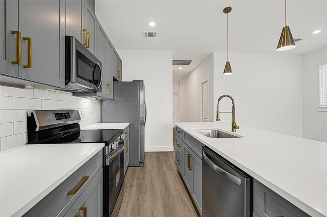 Building Photo - 409 Alvia Run Ln