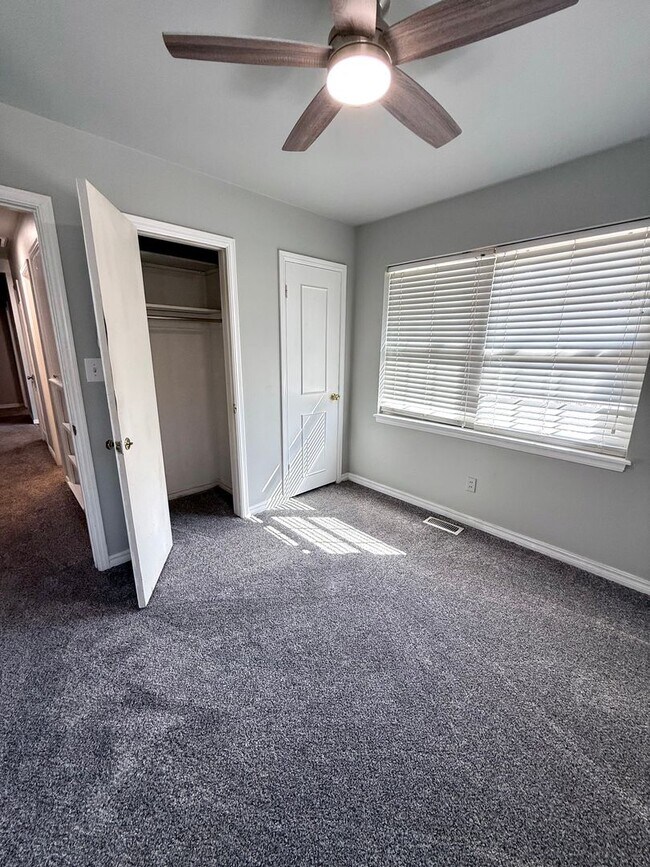 Building Photo - Charming 3 BD 1.5 BA w/ Bonus Room in the Village!!