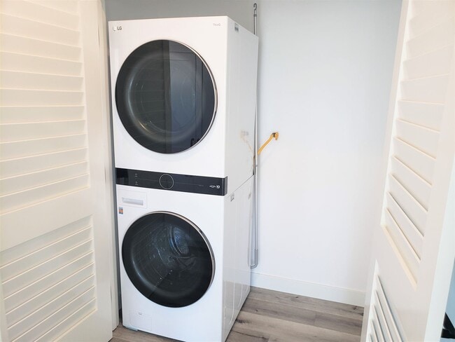 Building Photo - Newer Construction, 2BD/2BA House on Private Drive in Leucadia: Minutes to Beach, Town, YMCA!