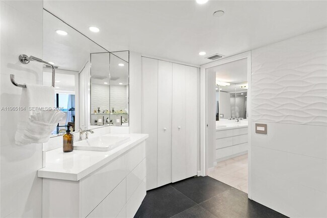 Building Photo - 5757 Collins Ave