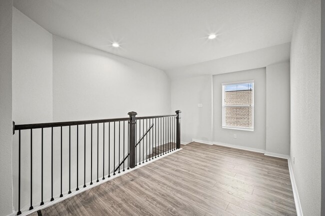 Building Photo - 144 Shining Pt Dr