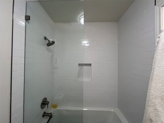 Building Photo - 14020 Schroeder Rd
