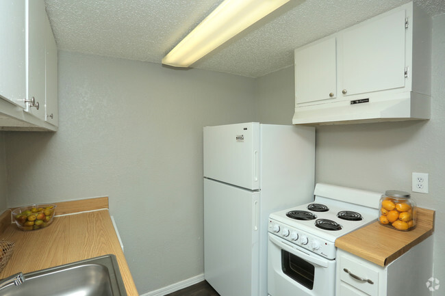 0BR - 500SF - Kitchen - Tower Crossing Apartments