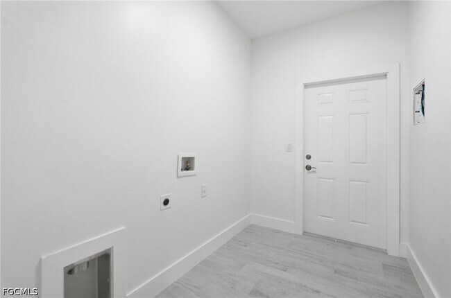 Building Photo - 2210 NW 9th Ave