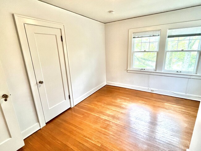 Building Photo - Grant Park 3-Story with Hardwoods, Huge Deck, Detached Garage, and Tons of Character