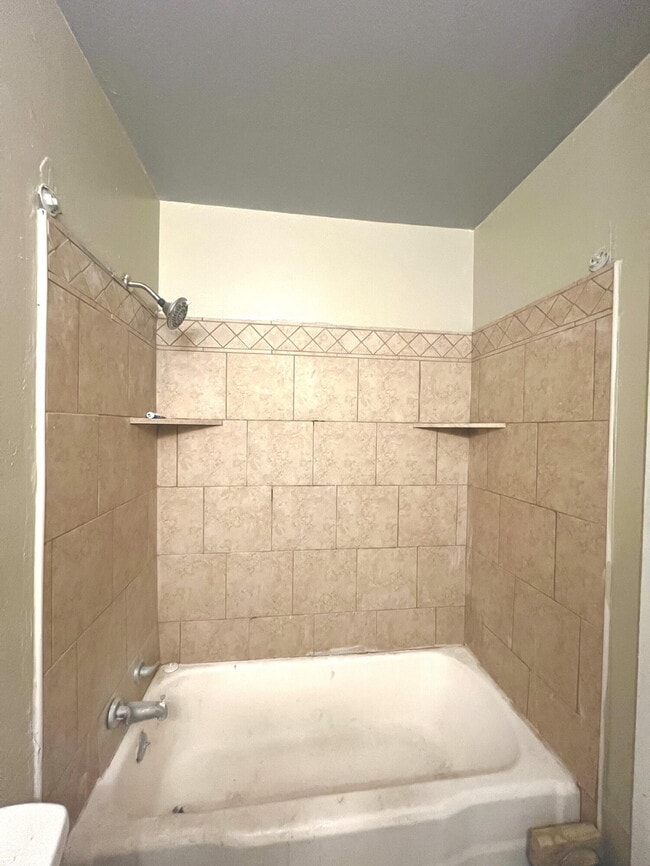 Building Photo - 1711 E 1st St