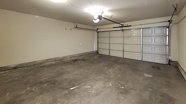 Building Photo - Fantastic 3 Bedroom 2 Bathroom Home in Moo...
