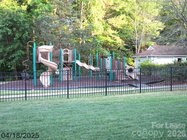 Building Photo - 211 Heritage Blvd